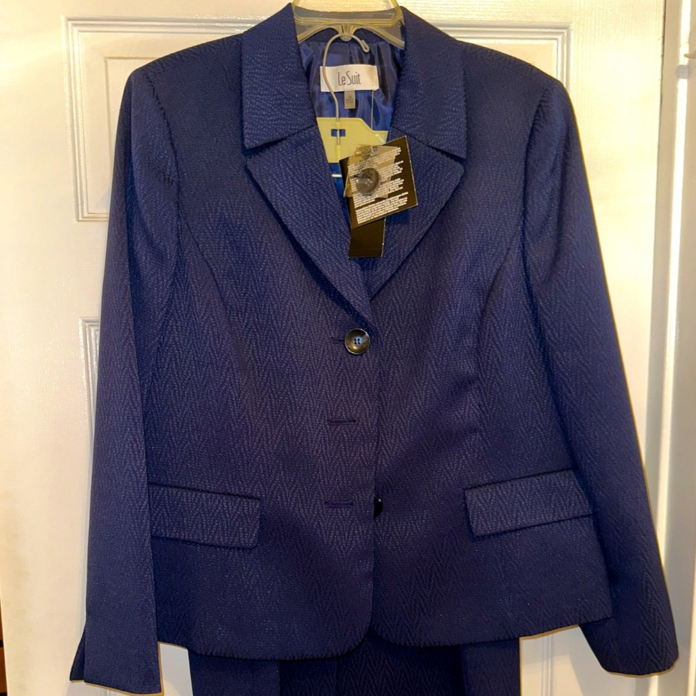 Le Suit Women’s skirted suit